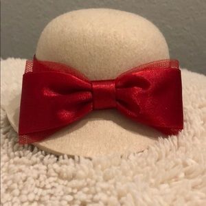 Kit’s hat with ribbon